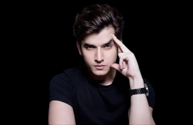 Paras Kalnawat Height in Feet